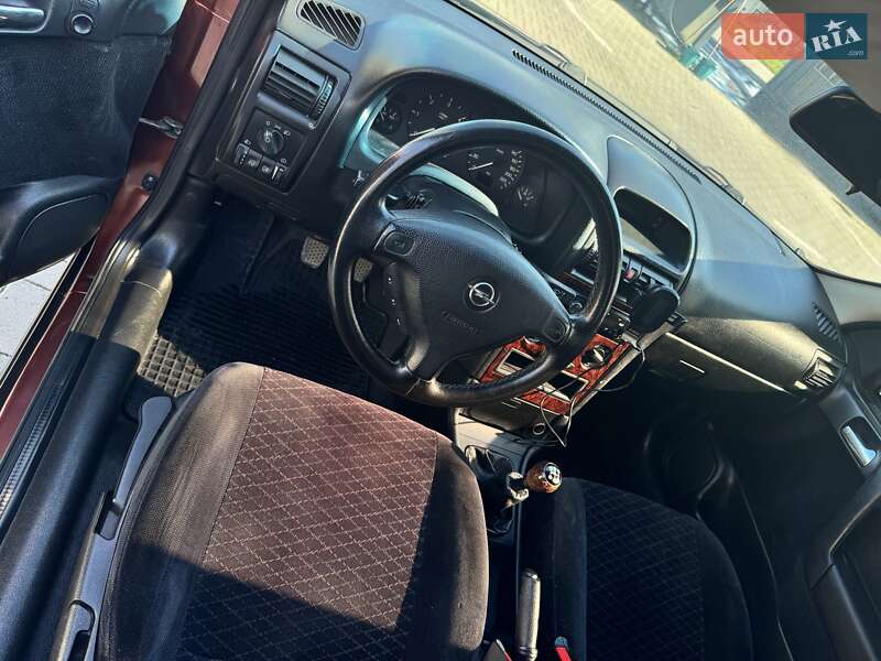 Хэтчбек Opel Astra 2001 в Хусте
