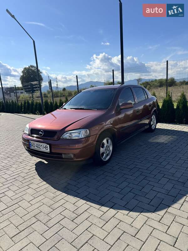 Хэтчбек Opel Astra 2001 в Хусте