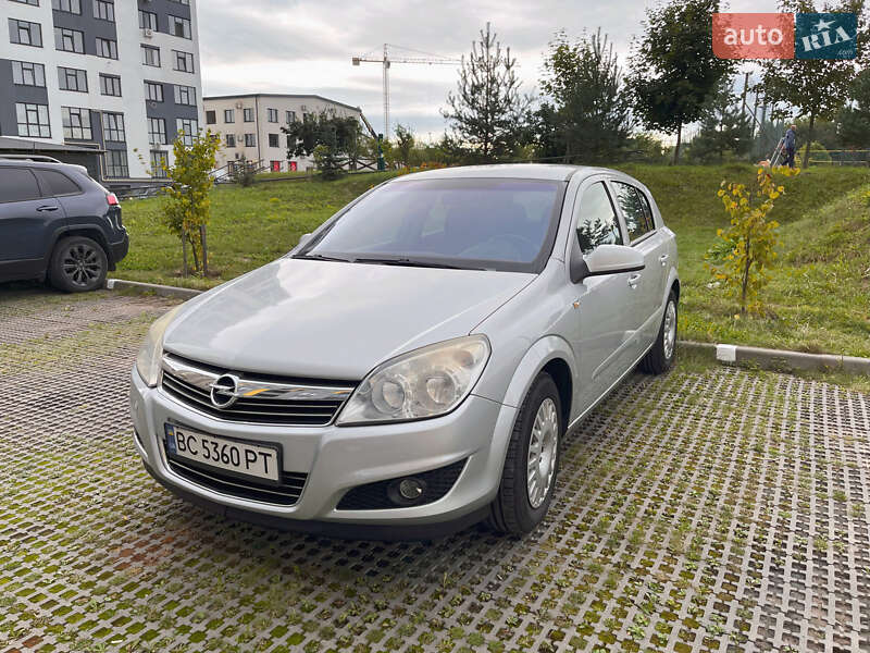 Хэтчбек Opel Astra 2008 в 