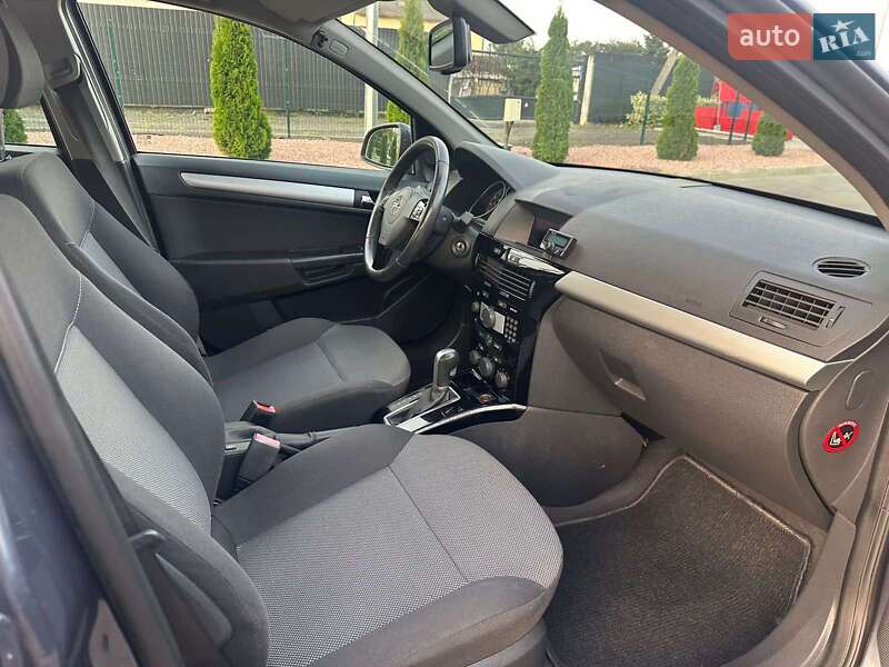 Універсал Opel Astra 2010 в Луцьку