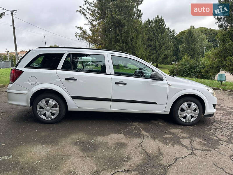 Универсал Opel Astra 2008 в Ровно