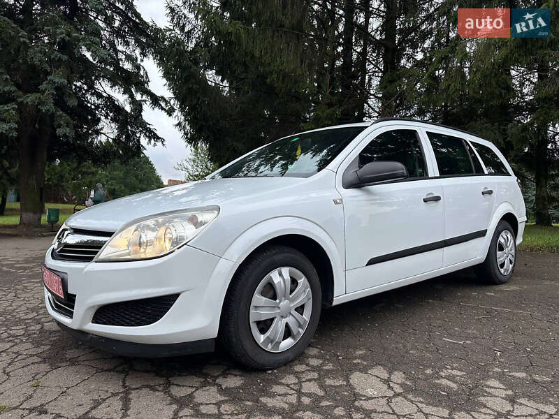 Универсал Opel Astra 2008 в Ровно