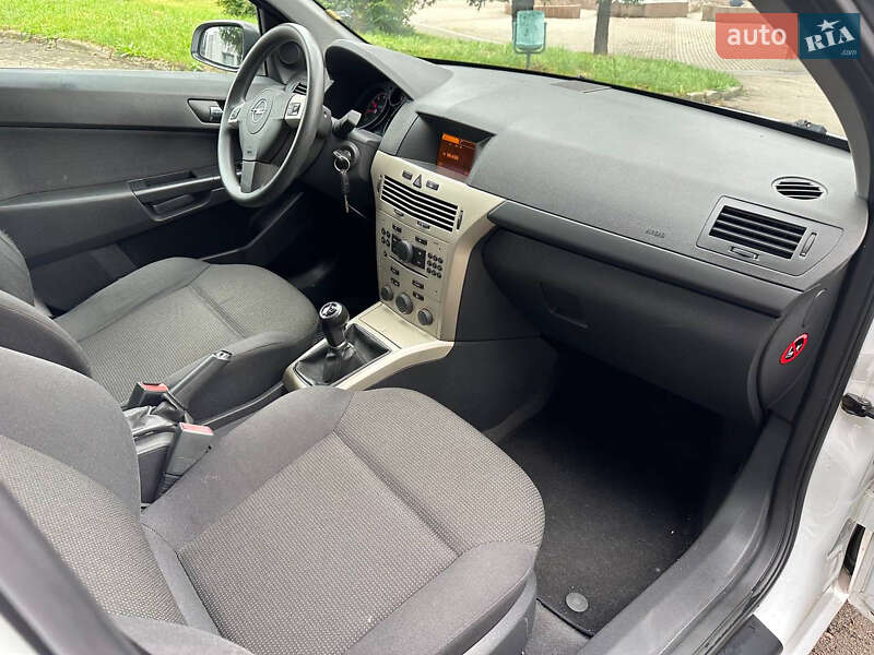 Универсал Opel Astra 2008 в Ровно