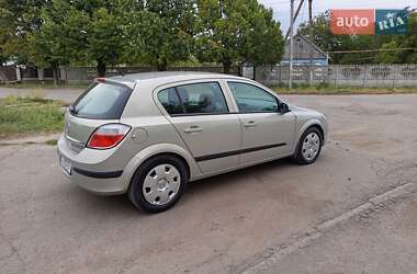 Хэтчбек Opel Astra 2004 в 