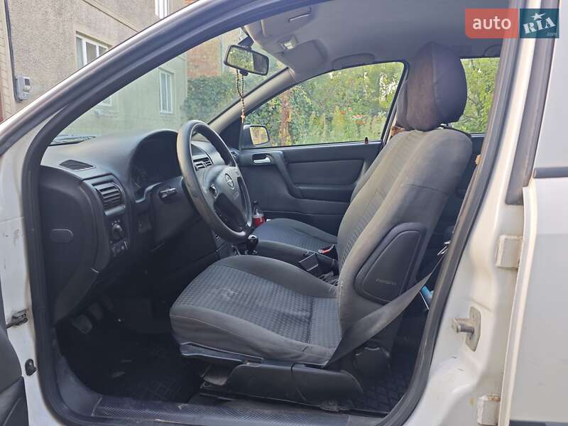 Универсал Opel Astra 2004 в Черновцах