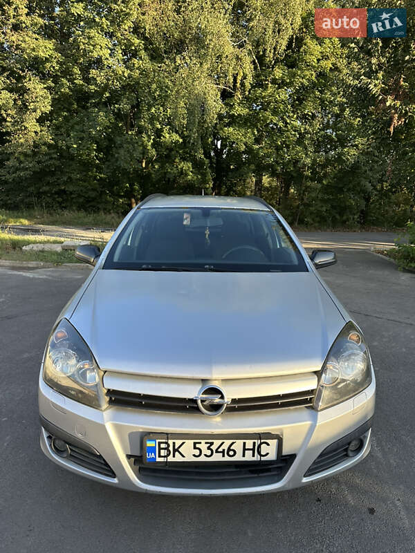 Универсал Opel Astra 2005 в Костополе