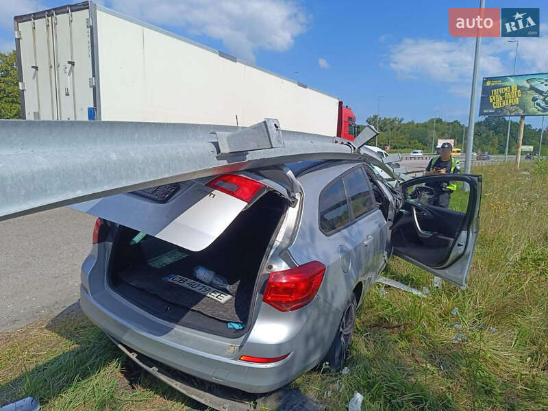 Минивэн Opel Astra 2011 в Киеве