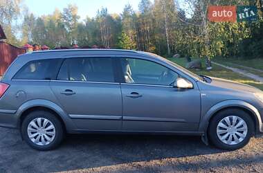 Універсал Opel Astra 2004 в Рівному
