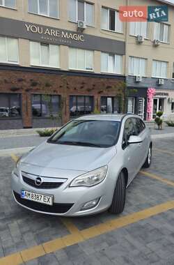 Універсал Opel Astra 2011 в Звягелі