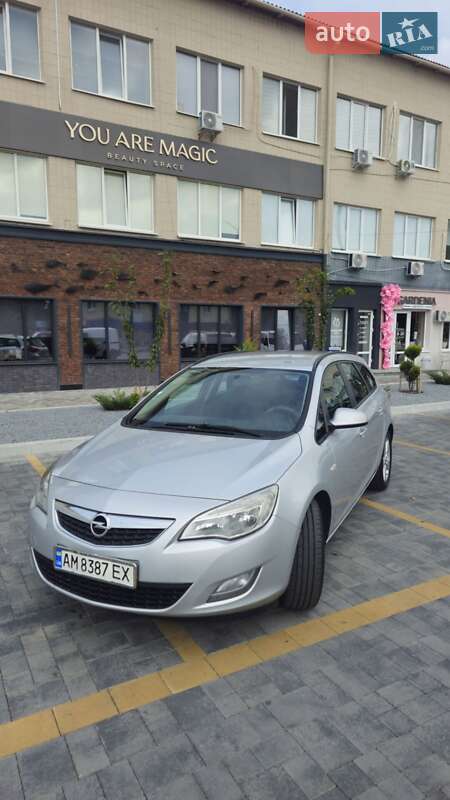 Opel Astra 2011 Opel Astra 2011