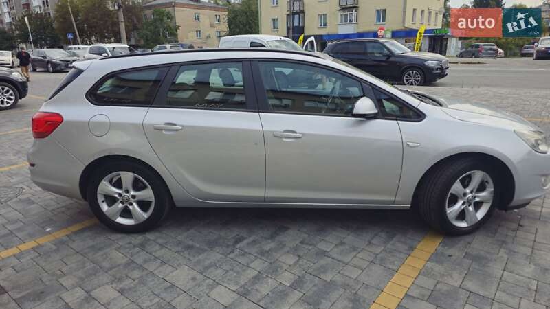 Универсал Opel Astra 2011 в Звягеле