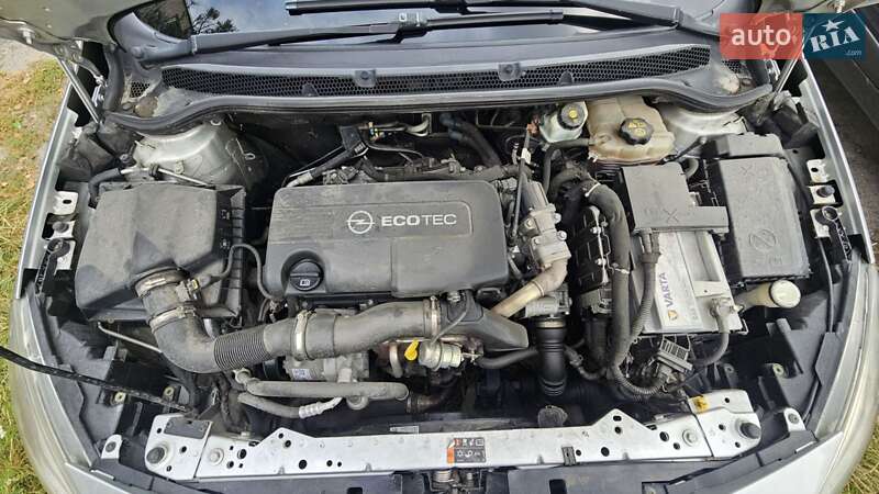 Универсал Opel Astra 2011 в Звягеле