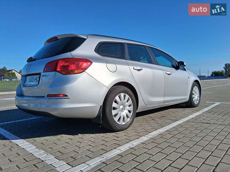 Універсал Opel Astra 2013 в Нововолинську