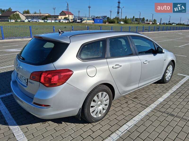 Універсал Opel Astra 2013 в Нововолинську