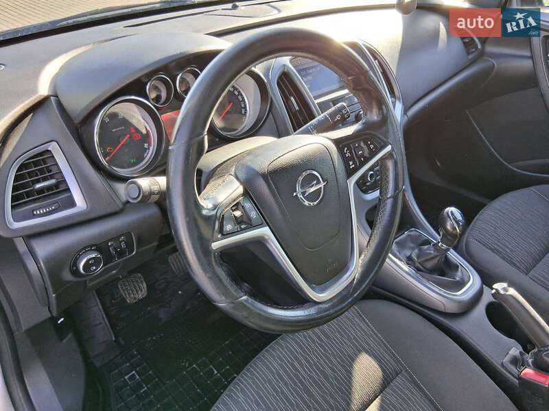 Універсал Opel Astra 2013 в Нововолинську