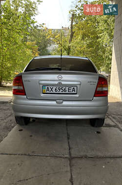 Хэтчбек Opel Astra 1999 в 