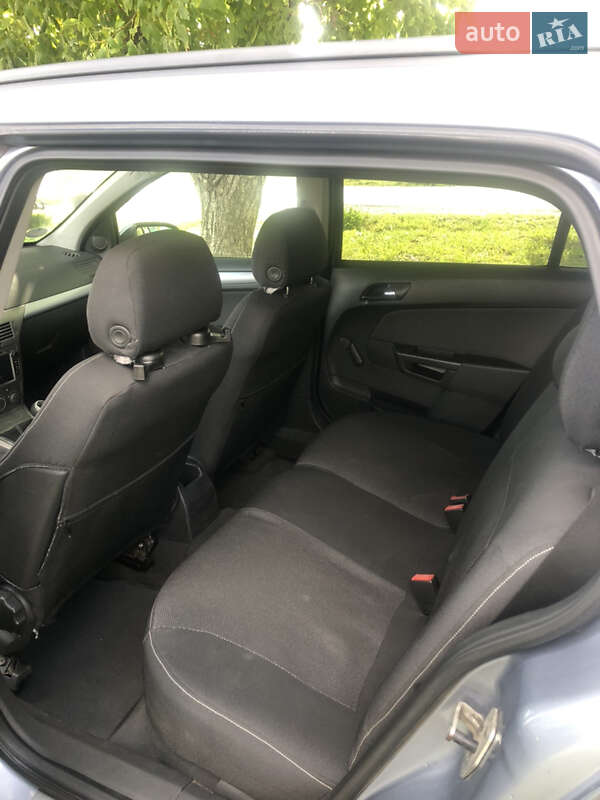 Универсал Opel Astra 2006 в Черновцах