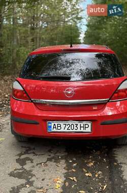 Хэтчбек Opel Astra 2004 в 