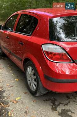 Хэтчбек Opel Astra 2004 в 