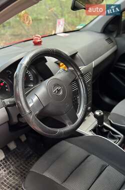 Хэтчбек Opel Astra 2004 в 