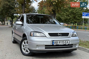 Хэтчбек Opel Astra 2004 в 