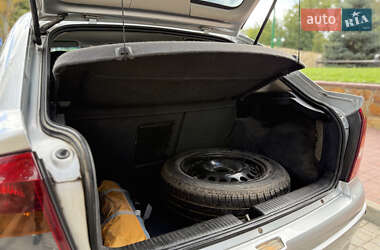 Хэтчбек Opel Astra 2004 в 