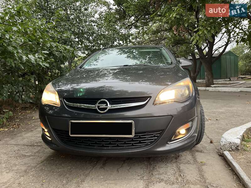 Универсал Opel Astra 2013 в Николаеве