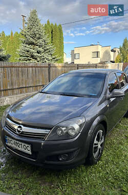 Хэтчбек Opel Astra 2012 в 