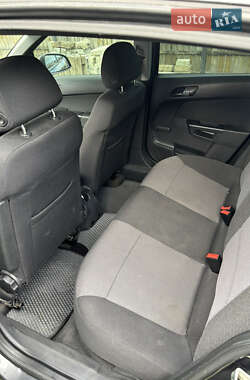 Хэтчбек Opel Astra 2012 в 