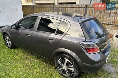 Хэтчбек Opel Astra 2012 в 