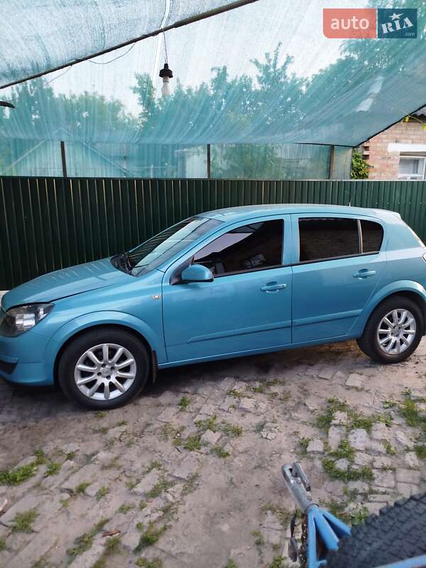 Хэтчбек Opel Astra 2004 в Лебедине