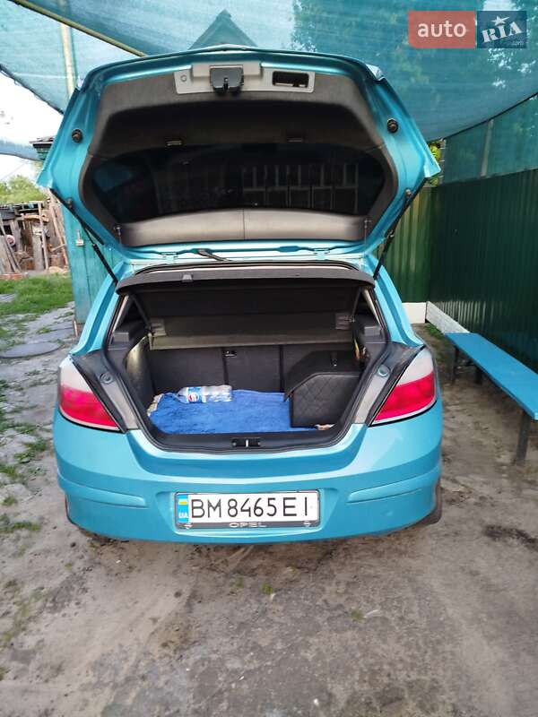 Хэтчбек Opel Astra 2004 в Лебедине
