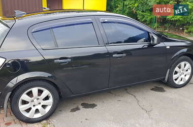 Хэтчбек Opel Astra 2005 в 
