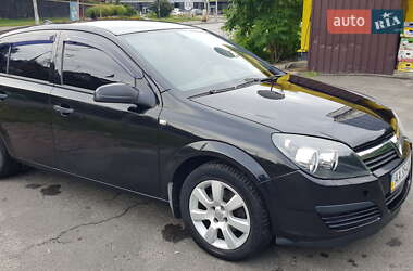 Хэтчбек Opel Astra 2005 в 