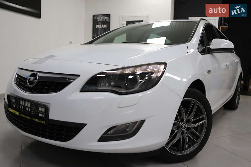 Универсал Opel Astra 2013 в Дрогобыче