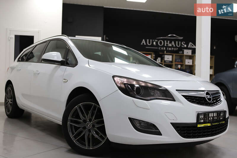 Универсал Opel Astra 2013 в Дрогобыче