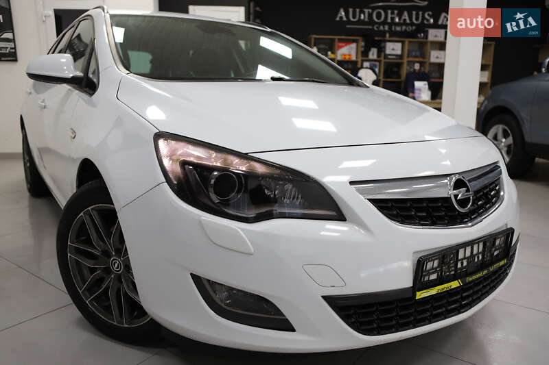 Универсал Opel Astra 2013 в Дрогобыче