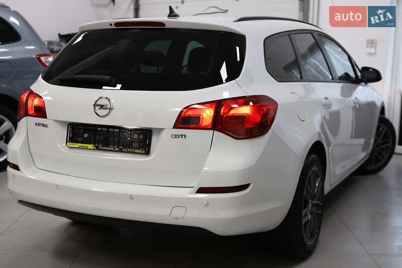 Универсал Opel Astra 2013 в Дрогобыче