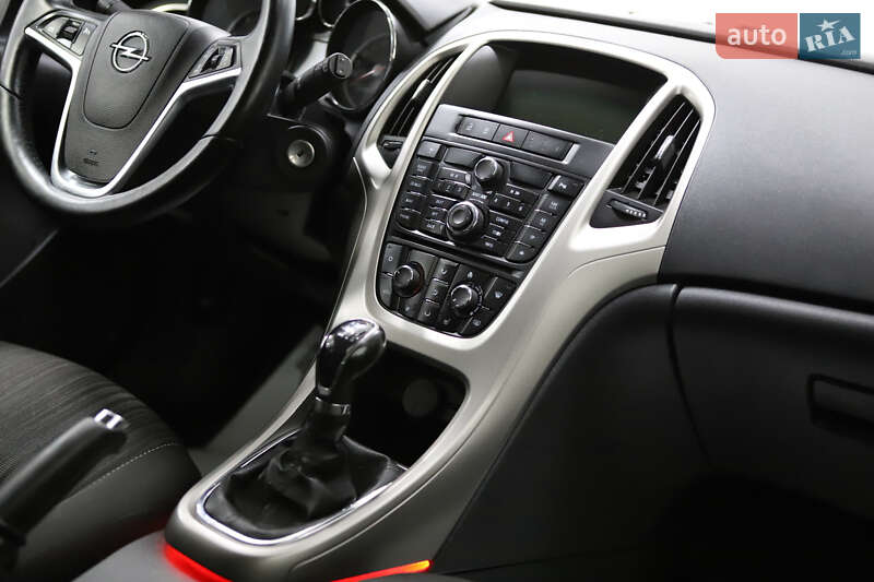 Универсал Opel Astra 2013 в Дрогобыче