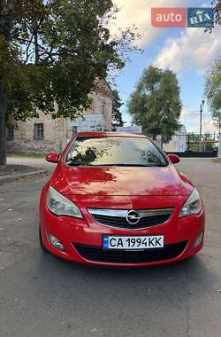 Хэтчбек Opel Astra 2010 в 