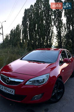 Хэтчбек Opel Astra 2010 в 