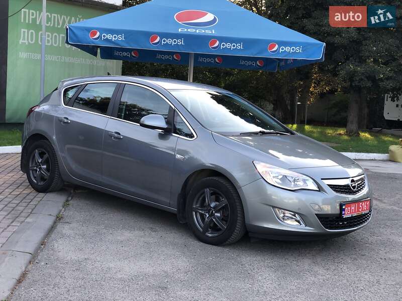 Хэтчбек Opel Astra 2011 в Львове