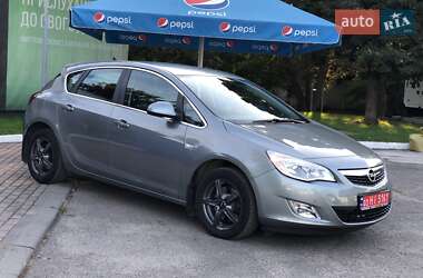Хэтчбек Opel Astra 2011 в 