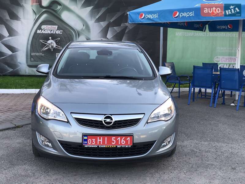Хэтчбек Opel Astra 2011 в Львове