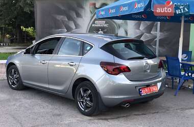 Хэтчбек Opel Astra 2011 в 