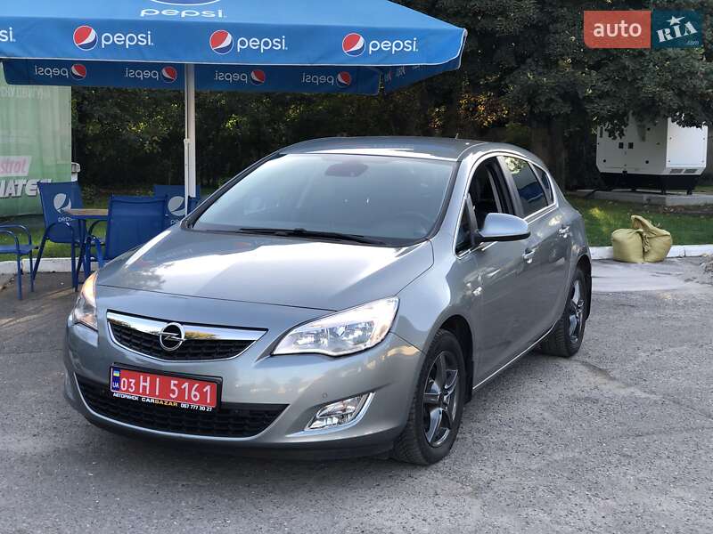 Хэтчбек Opel Astra 2011 в Львове
