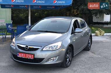 Хэтчбек Opel Astra 2011 в 