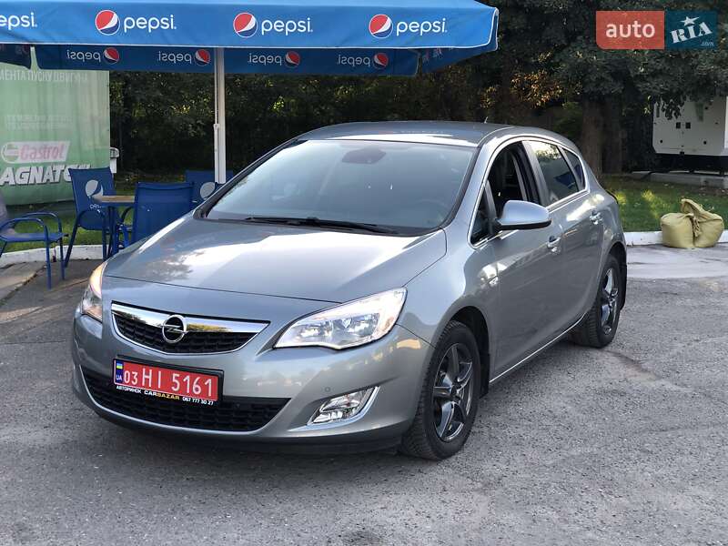 Хэтчбек Opel Astra 2011 в Львове