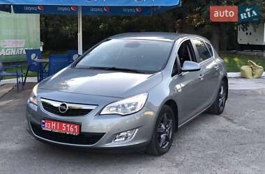 Хэтчбек Opel Astra 2011 в 