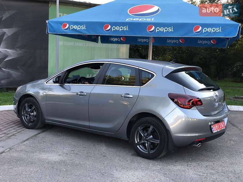 Хэтчбек Opel Astra 2011 в Львове